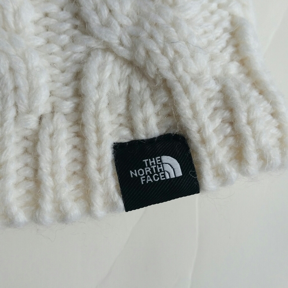 Women The North Face Fuzzy Cable Beanie White - Picture 3 of 7